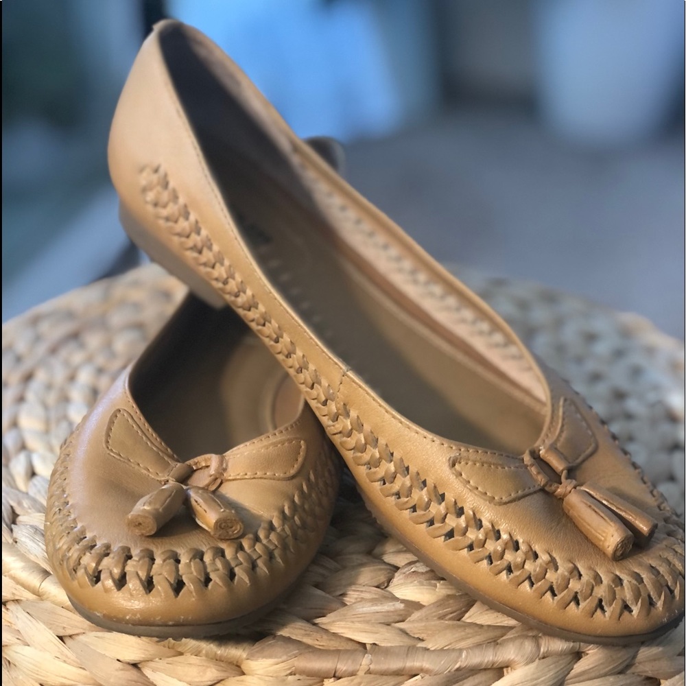 Sandler of Boston Leather Flats. Tassels